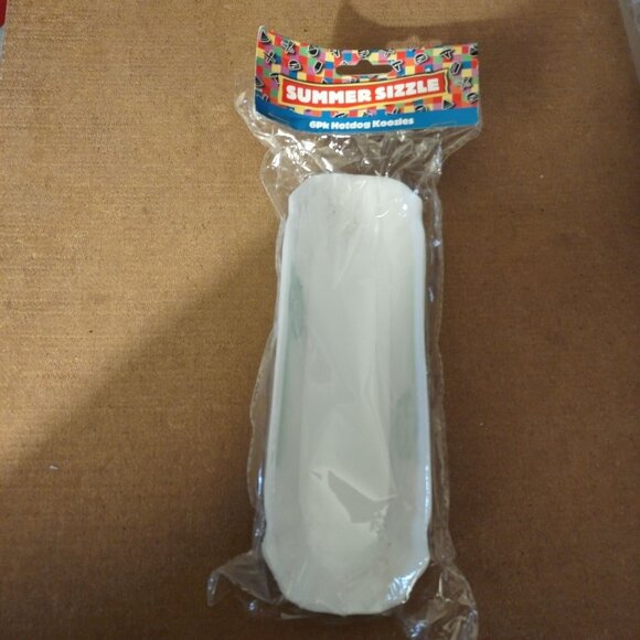Summer Sizzle 6Pk Hotdog Koozies White Plastic Food Holder For Picnic & BBQ-NEW - Picture 2 of 3
